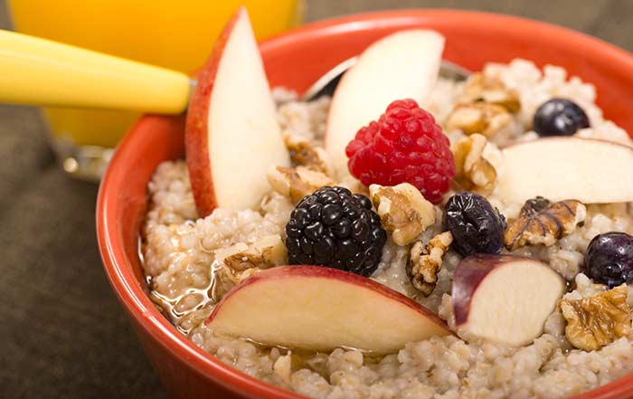 Plato de avena con manzana